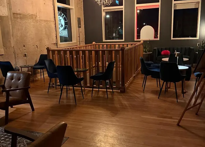 Unicorn Zebra Hotel *